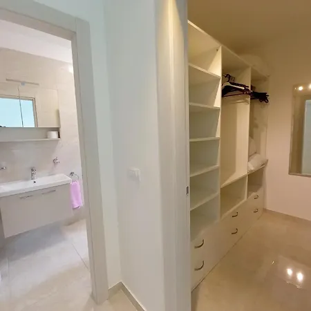 Markulin Holiday home Sisan